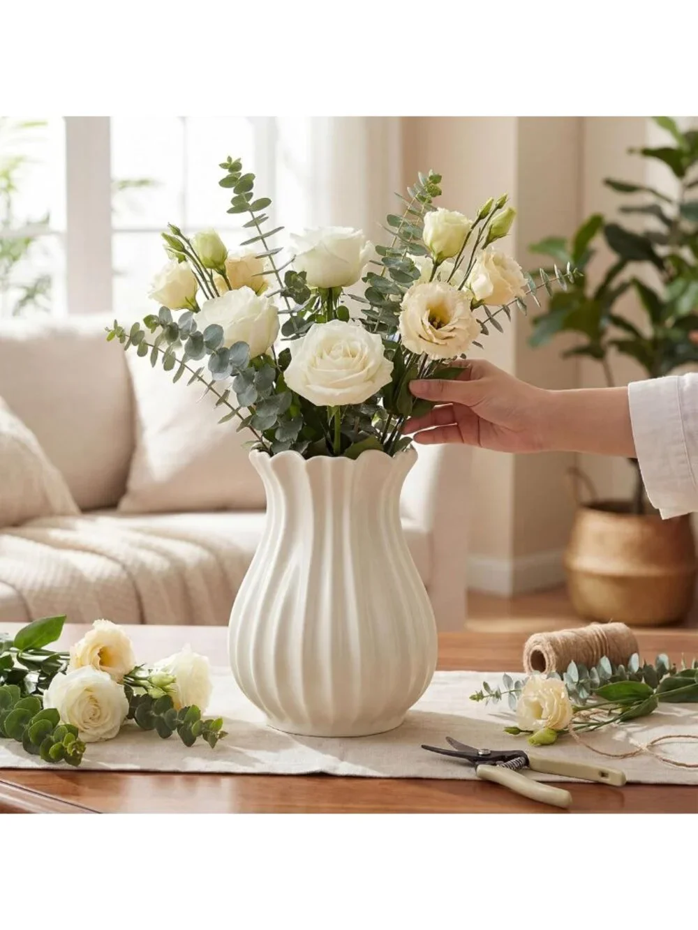Vintage White Pleated Ceramic Vase - Stylish Decorative Flower Holder for Home